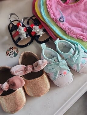 Girls Bundle 6 Bibs 2 Pair Shoes 0 To 3 Mi 1 Pair Newborn